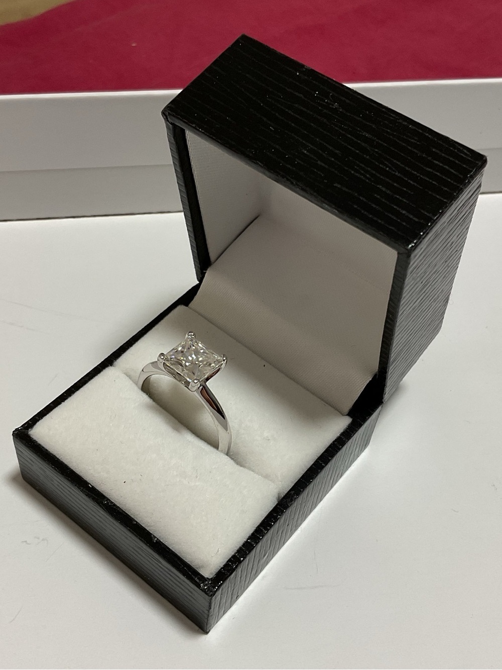 Elegant 3 Carat Moissanite S925 Brilliant Cut Statement Ring Size 8 - Picture 2 of 13